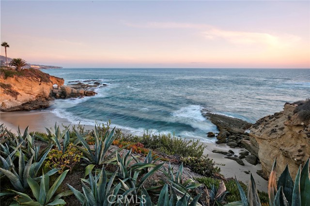 2750 Solana Way, Laguna Beach CA: https://media.crmls.org/medias/17583bda-49db-4d71-9cb7-80c02c7a8ac7.jpg