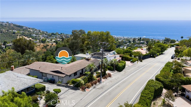 1961 Temple Hills Drive, Laguna Beach CA: https://media.crmls.org/medias/17593056-71b0-4cf1-ac67-a062e4d1bf63.jpg
