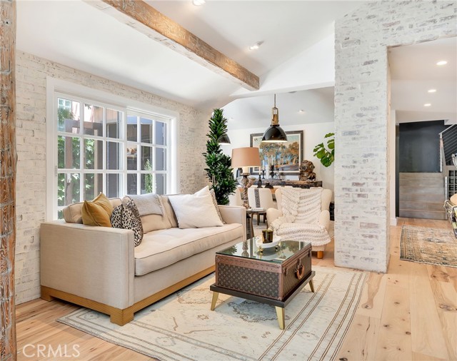 Detail Gallery Image 6 of 23 For 2622 Crestview Dr, Newport Beach,  CA 92663 - 3 Beds | 3 Baths