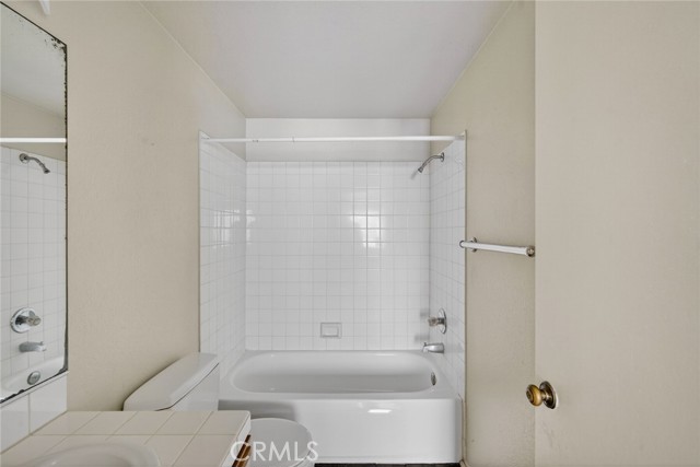 Detail Gallery Image 18 of 59 For 237 Avenida Montalvo #B,  San Clemente,  CA 92672 - 3 Beds | 3 Baths