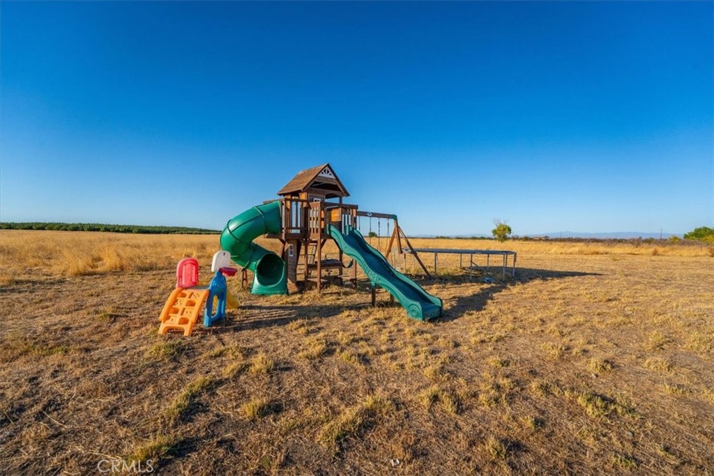 https://media.crmls.org/medias/1759f30d-a97e-4733-b005-d53ab41df970.jpg?preset=X-Large