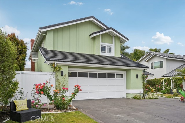 Detail Gallery Image 1 of 40 For 17675 Rainglen, Huntington Beach,  CA 92649 - 3 Beds | 2/1 Baths