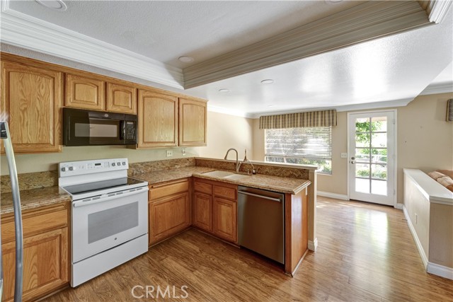 Detail Gallery Image 7 of 28 For 28 E Yale, Irvine,  CA 92604 - 4 Beds | 2/1 Baths