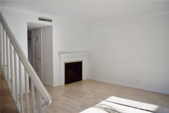 1043 Thompson Avenue, 13 photo 8