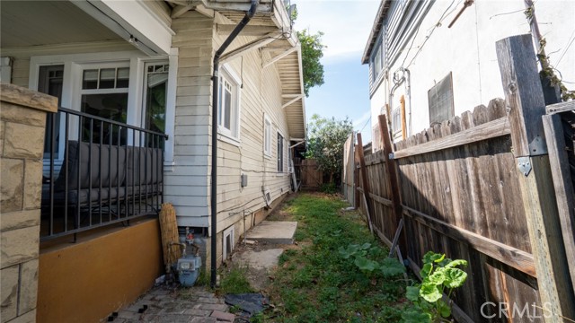 Detail Gallery Image 14 of 29 For 449 N Virgil, Los Angeles,  CA 90004 - 2 Beds | 2 Baths