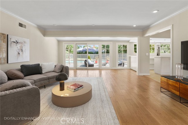 Detail Gallery Image 7 of 40 For 22841 Mariano St, Woodland Hills,  CA 91367 - 3 Beds | 3 Baths