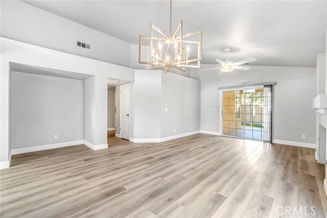 Detail Gallery Image 10 of 32 For 645 E Champlain Dr #106,  Fresno,  CA 93730 - 2 Beds | 4 Baths