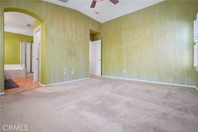 28445 Silverking Trail, Saugus CA: https://media.crmls.org/medias/17608e34-9777-4f41-bb25-1f5c263849dc.jpg