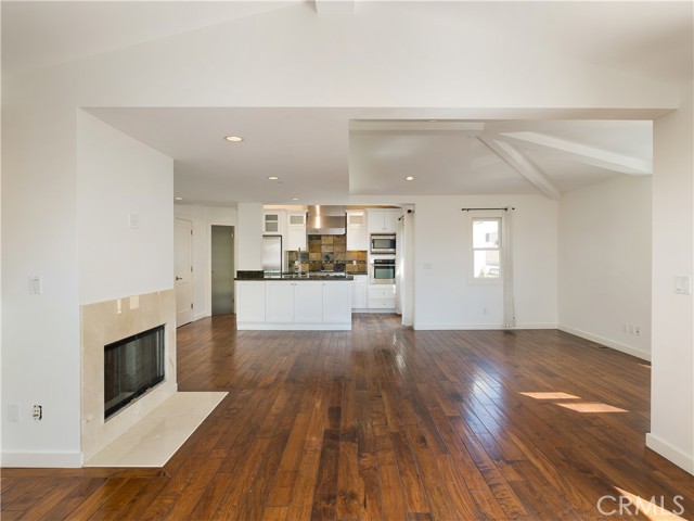 Detail Gallery Image 9 of 35 For 644 Hermosa Ave, Hermosa Beach,  CA 90254 - 3 Beds | 2/1 Baths