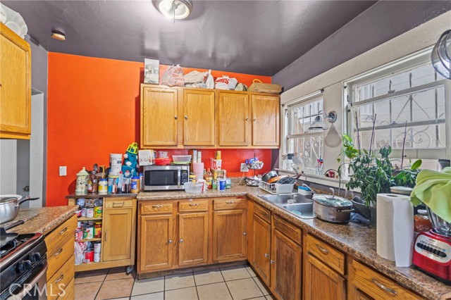 Detail Gallery Image 8 of 28 For 224 W 14th St, Long Beach,  CA 90813 - 4 Beds | 2 Baths