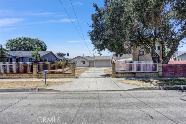 3933 Vineland