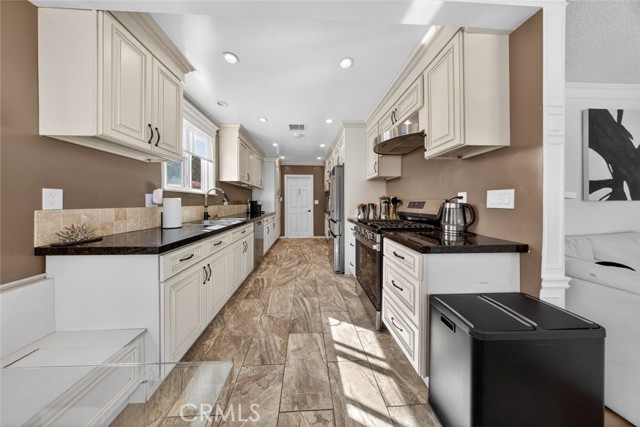 Detail Gallery Image 30 of 61 For 14942 Bryant, Panorama City,  CA 91402 - 3 Beds | 2 Baths