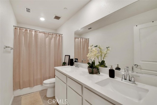 2032 Gatlin Court, Olivehurst CA: https://media.crmls.org/medias/1763207a-b309-488a-b59c-c585c12d2380.jpg