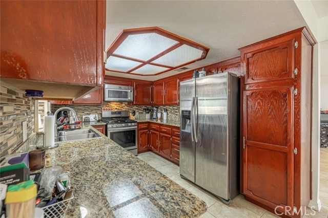 Detail Gallery Image 9 of 34 For 21131 Windsong St, California City,  CA 93505 - 3 Beds | 2/1 Baths