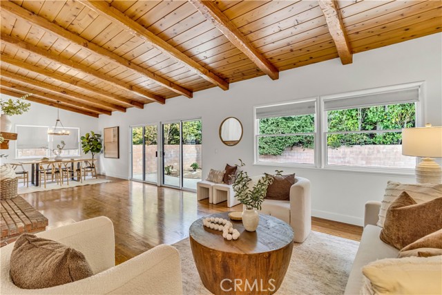 Detail Gallery Image 7 of 27 For 8308 Zelzah, Northridge,  CA 91325 - 3 Beds | 2 Baths