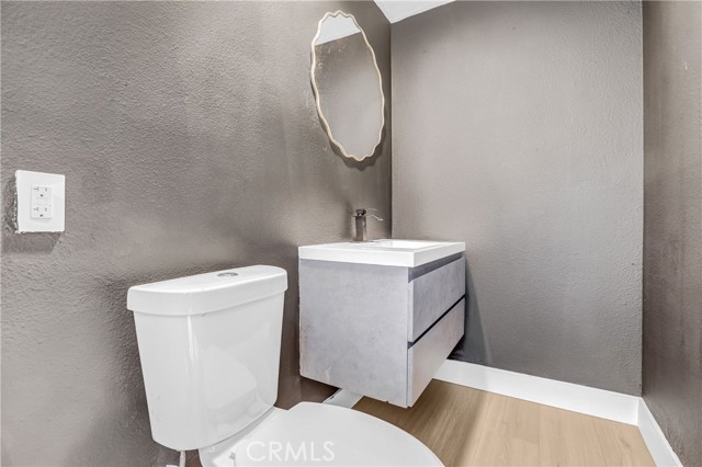 Detail Gallery Image 7 of 31 For 24045 Philiprimm St, Woodland Hills,  CA 91367 - 8 Beds | 5 Baths