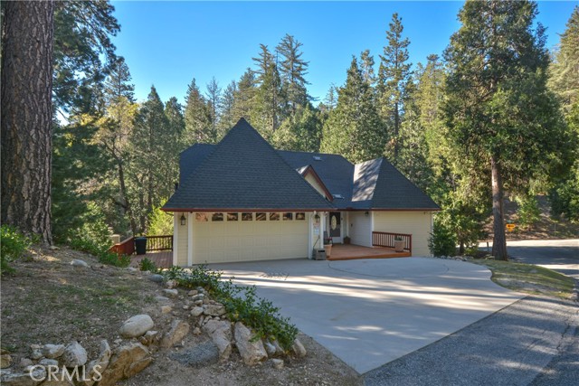 Detail Gallery Image 2 of 31 For 145 Birchwood, Lake Arrowhead,  CA 92352 - 3 Beds | 2/1 Baths