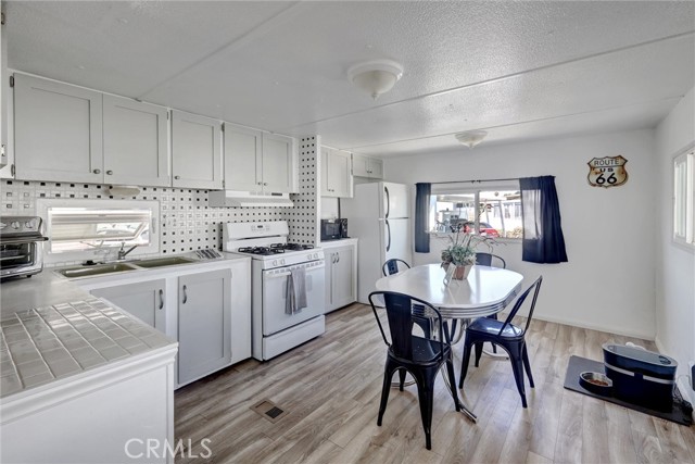 Detail Gallery Image 5 of 22 For 141 Douglas Dr #77,  Oceanside,  CA 92058 - 2 Beds | 1 Baths