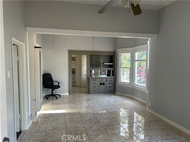 121 W 18th Street, Santa Ana CA: https://media.crmls.org/medias/1767ece7-7a42-41ef-bf28-9ad83d1184b6.jpg