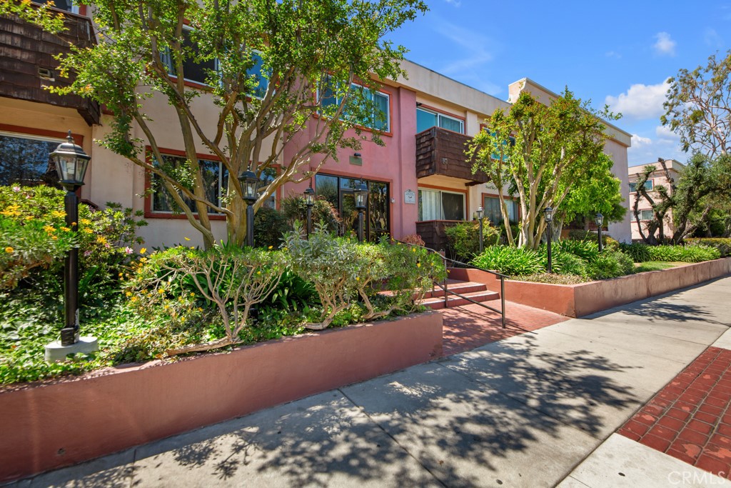 5349 Newcastle Avenue #42