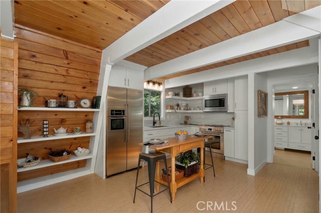 Detail Gallery Image 11 of 49 For 26980 Everest, Lake Arrowhead,  CA 92317 - 2 Beds | 2 Baths