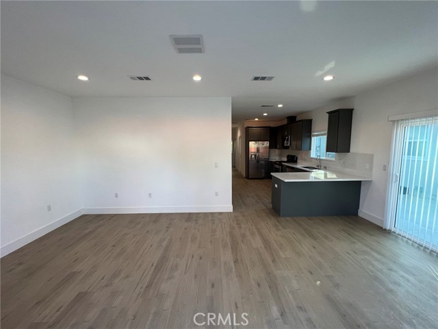 Detail Gallery Image 17 of 35 For 22050 Hart St, Canoga Park,  CA 91303 - 3 Beds | 3 Baths