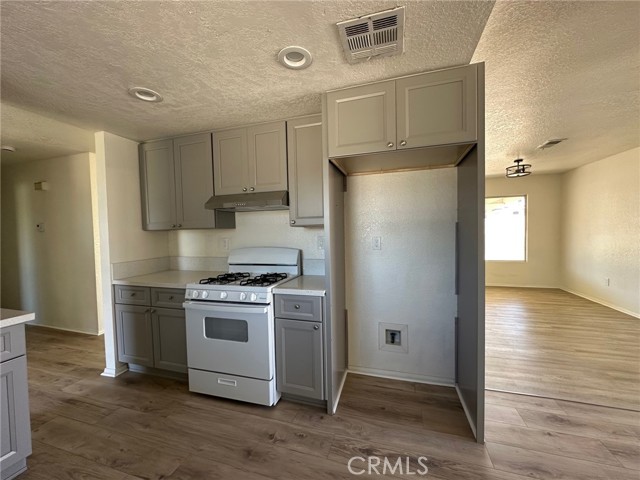 Detail Gallery Image 2 of 11 For 4010 Sierra Ave., Norco,  CA 92860 - 6 Beds | 4 Baths