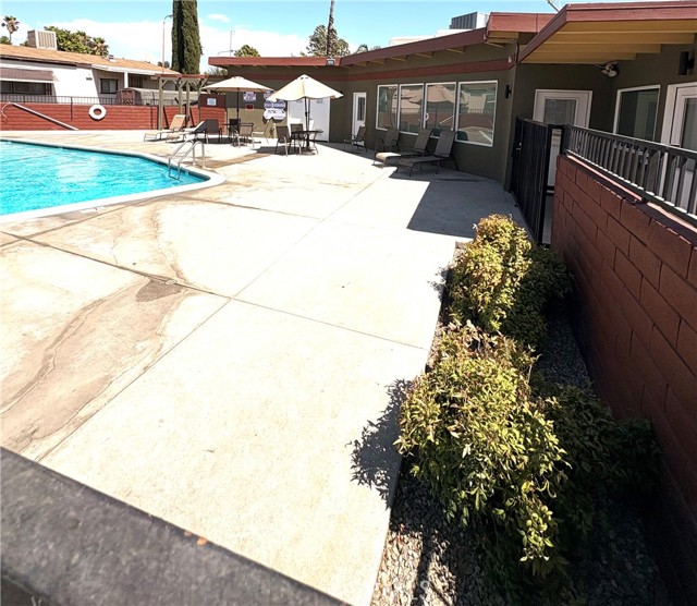 8787 Locust Ave, Fontana CA: https://media.crmls.org/medias/176ad28b-6301-4cda-82bc-32b0b94e67ec.jpg