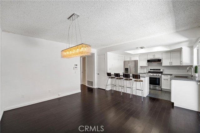 Detail Gallery Image 10 of 28 For 20110 Cohasset St #22,  Winnetka,  CA 91306 - 3 Beds | 2/1 Baths