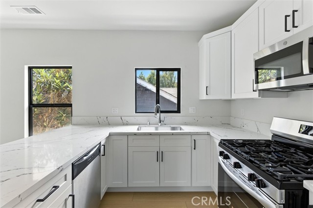 Detail Gallery Image 8 of 20 For 1172 Wilton, Hollywood,  CA 90038 - 2 Beds | 1 Baths