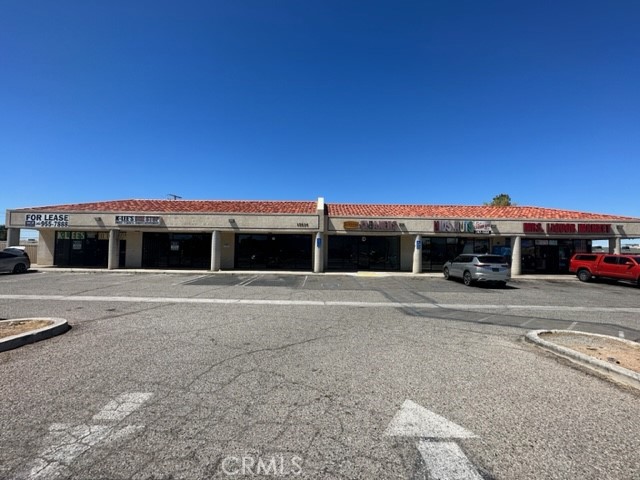 13534 Navajo Road, Apple Valley, California 92308, ,Commercial Lease,For Rent,13534 Navajo Road,CRHD24016289