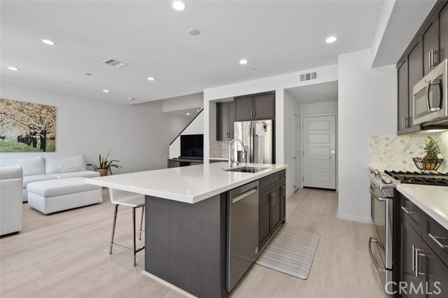 Detail Gallery Image 12 of 33 For 29 Prominence, Lake Forest,  CA 92630 - 3 Beds | 2/1 Baths