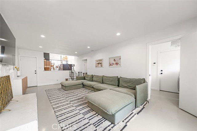 Detail Gallery Image 32 of 42 For 5681 E. Colorado St, Long Beach,  CA 90814 - 3 Beds | 2/1 Baths