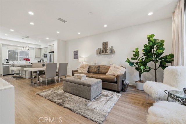 10738 Bloomfield