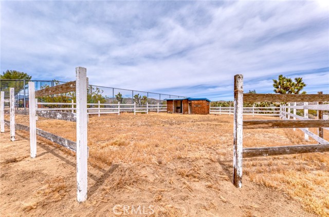 Detail Gallery Image 9 of 35 For 7625 Joshua View, Yucca Valley,  CA 92284 - 2 Beds | 1 Baths