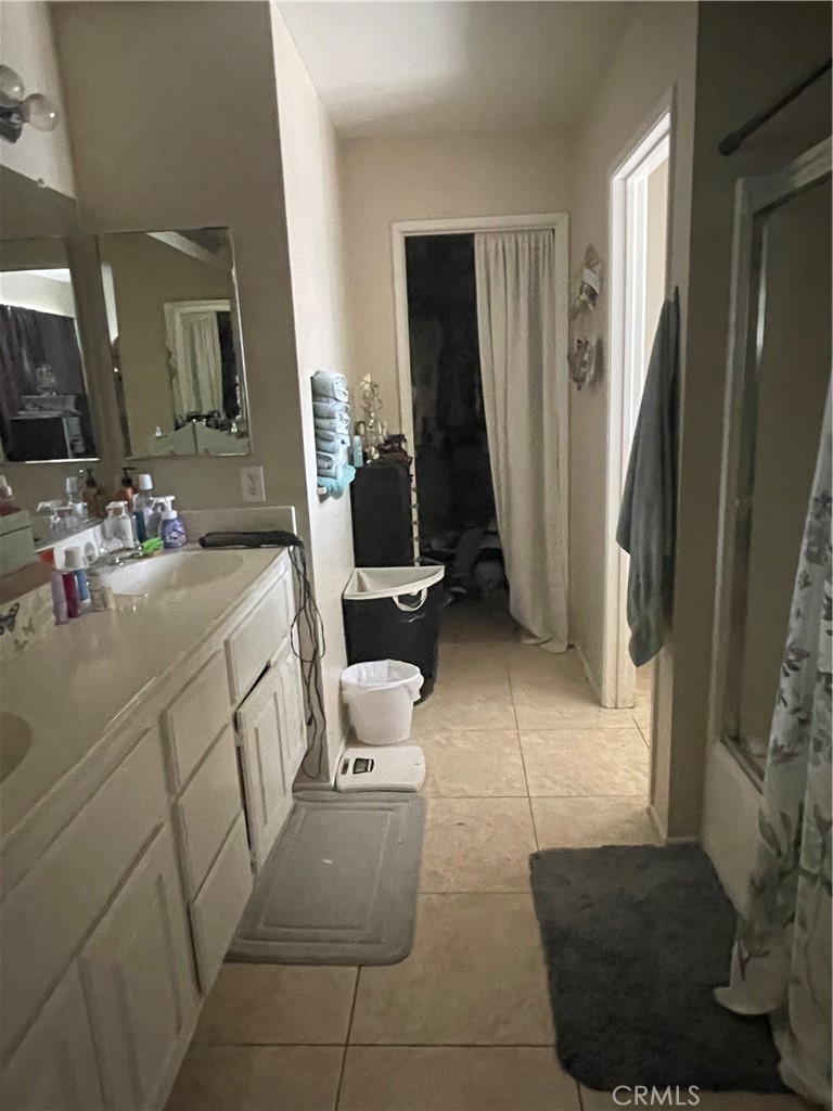 https://media.crmls.org/medias/176d6438-414c-4ecc-a597-eda3dd576bad.jpg?preset=X-Large