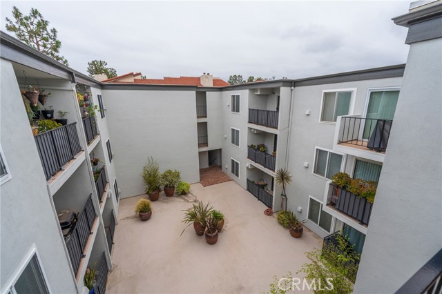 1 Bed Home for Sale in Playa del Rey, California