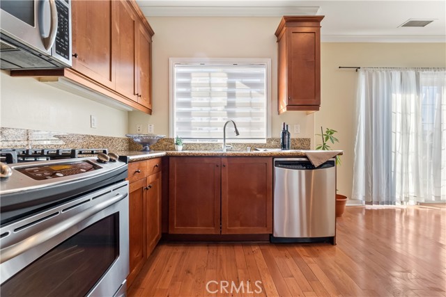 Detail Gallery Image 9 of 28 For 1021 Cravens #9,  Torrance,  CA 90501 - 3 Beds | 2/1 Baths