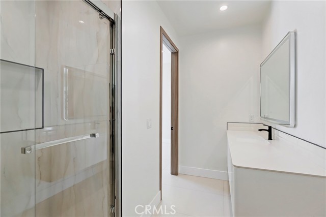 Detail Gallery Image 11 of 30 For 10347 Mapledale St, Bellflower,  CA 90706 - 4 Beds | 3 Baths