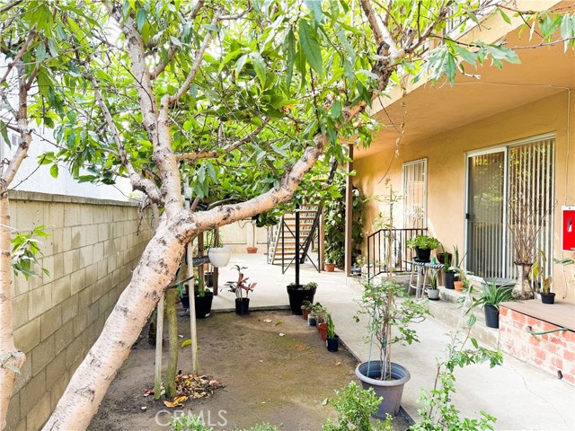 Detail Gallery Image 3 of 15 For 2010 Manhattan Beach Bld #B,  Redondo Beach,  CA 90278 - 2 Beds | 2 Baths