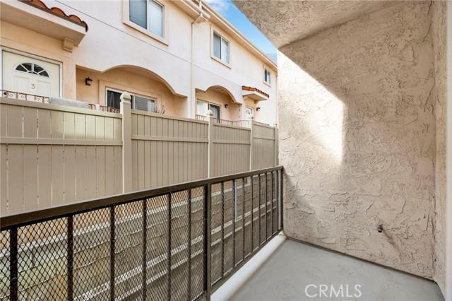 Detail Gallery Image 14 of 30 For 17303 Chatsworth St #4,  Granada Hills,  CA 91344 - 2 Beds | 1/1 Baths