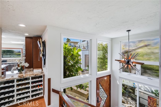 Detail Gallery Image 6 of 33 For 1080 Noria St, Laguna Beach,  CA 92651 - 3 Beds | 2 Baths