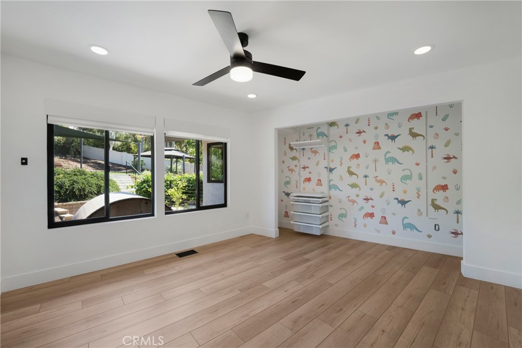 MLS #OC25221401 image #20