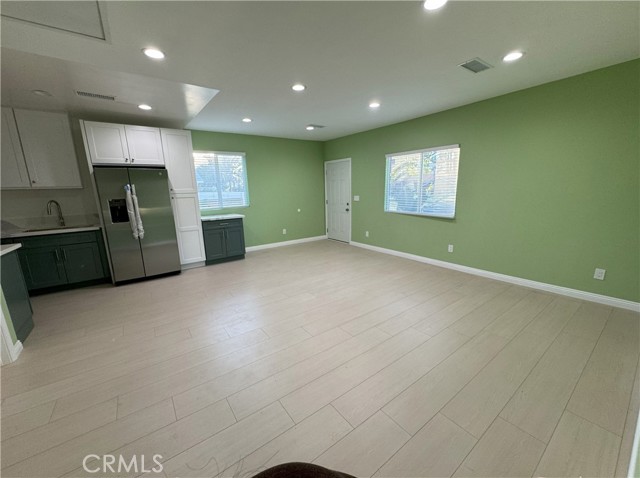 Detail Gallery Image 3 of 15 For 8520 Fenwick, Sunland,  CA 91040 - 2 Beds | 2 Baths