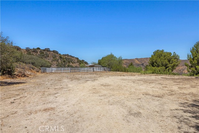 13620 Pales, Agua Dulce CA: https://media.crmls.org/medias/1772bce6-a2f3-4c08-8f7d-ff0a4a2c452a.jpg