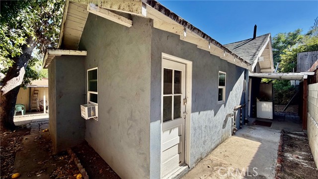 843 Laveta Terrace, Echo Park CA: https://media.crmls.org/medias/1773b377-6c39-4283-864e-470d9c4a5cc9.jpg