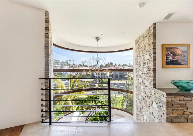 86 Emerald Bay, Laguna Beach CA: https://media.crmls.org/medias/17750341-d745-4f6f-a147-0d45e3cefad1.jpg