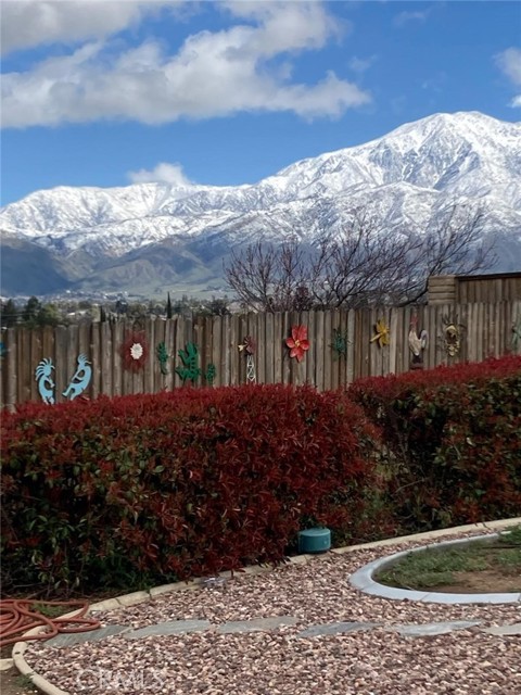 Detail Gallery Image 9 of 60 For 13346 Rimview Ct, Yucaipa,  CA 92399 - 3 Beds | 2/1 Baths