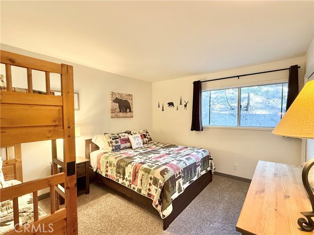 24 Tyrol Lane, Mammoth Lakes CA: https://media.crmls.org/medias/17767420-8f3d-410c-a552-31af96adb5a0.jpg