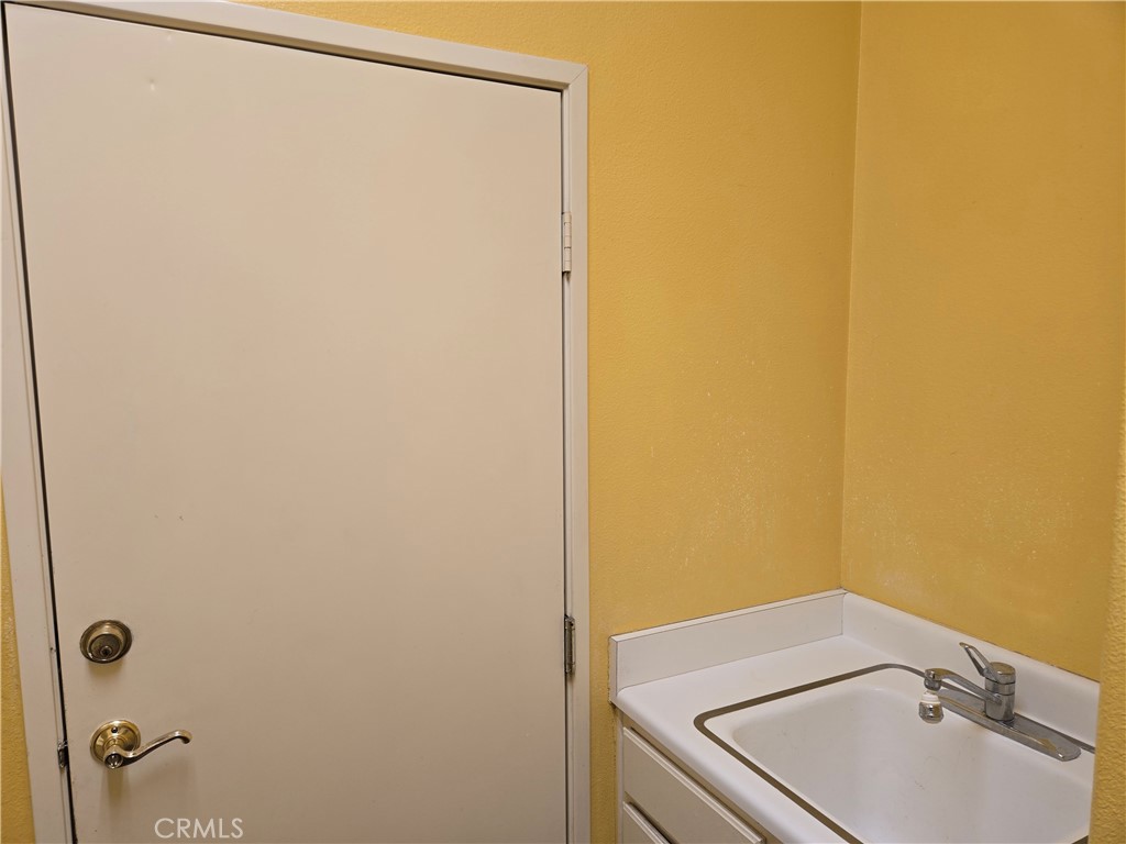 https://media.crmls.org/medias/1776a50e-2d1a-41e9-80b0-767298a2b5fb.jpg?preset=X-Large